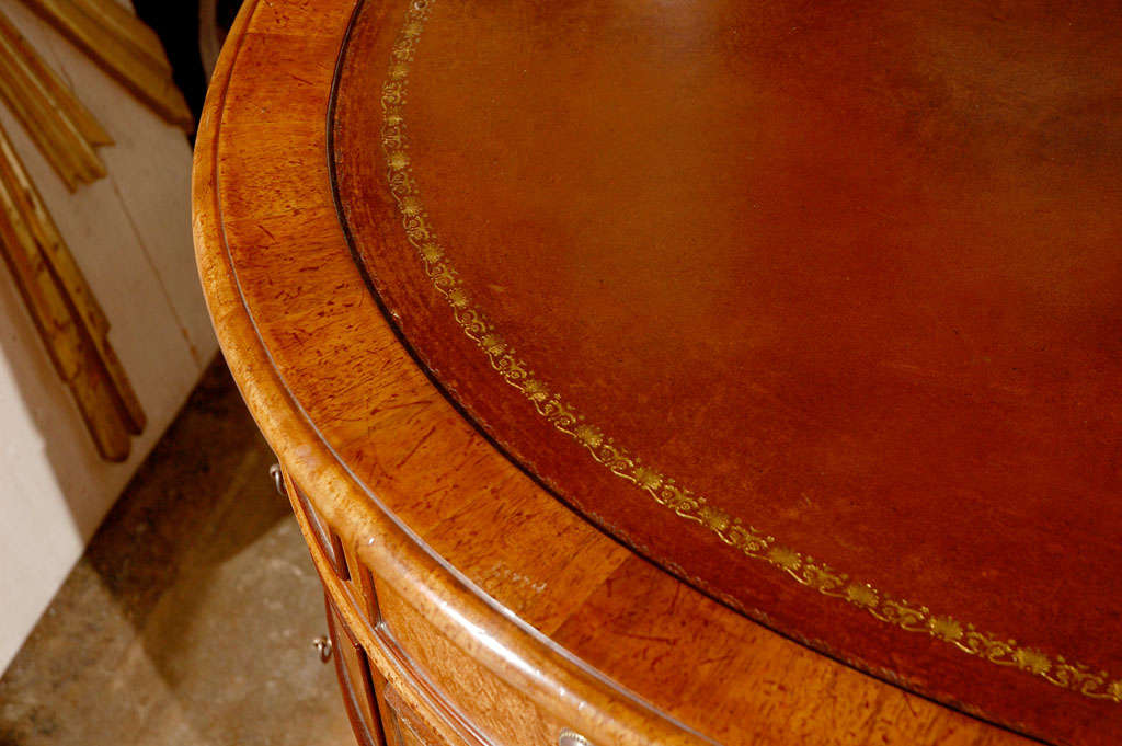 Walnut George III Style, Oval Desk