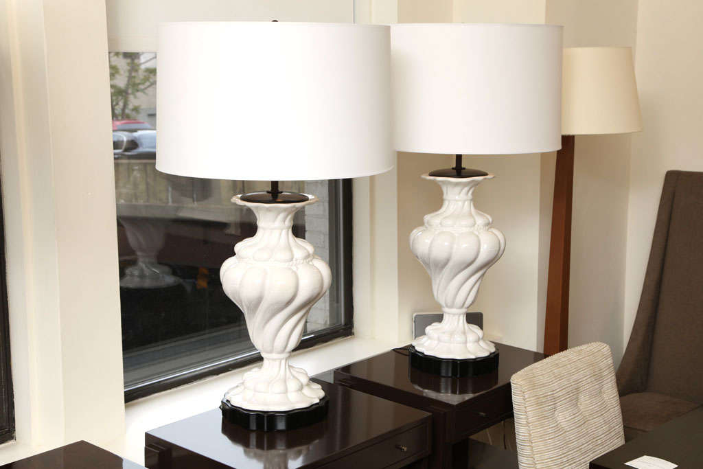 Pair of Large Porcelain Twisted Urn Lamps, Italian c. 1960 In Excellent Condition For Sale In New York, NY