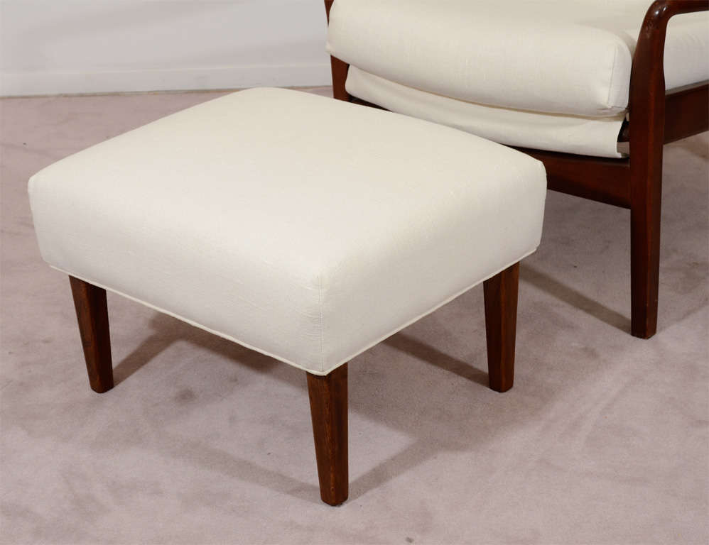 Mid Century Modern Lounge Chair and Matching Ottoman In Good Condition In New York, NY