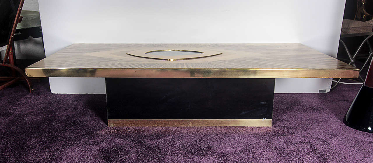 Etched brass coffee table designed and signed by Willy Daro.
Model : Iris's eye

Original electrical system enable the lightening of the agate stone in the center .