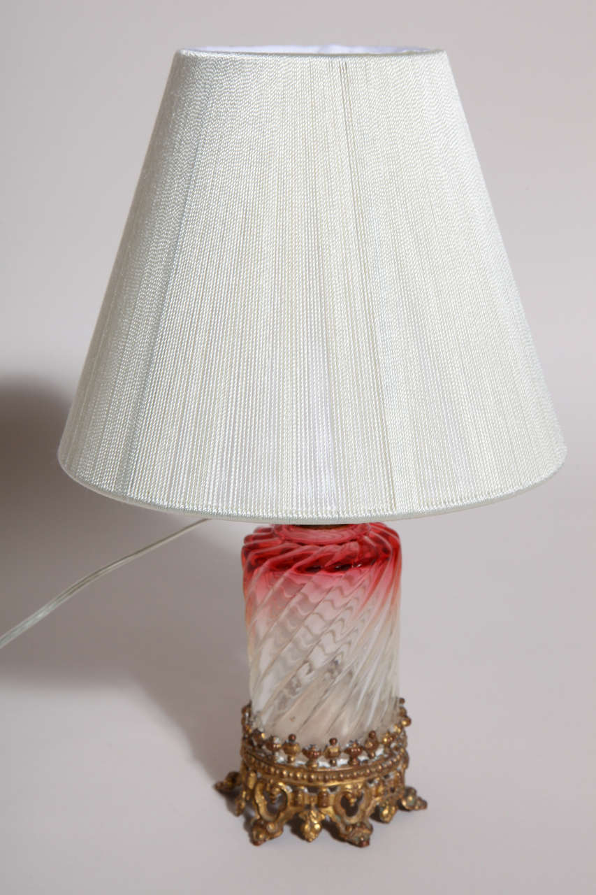 French Art Deco Small Cranberry Glass Table Lamp with Baccarat Crystal In Good Condition For Sale In New York, NY