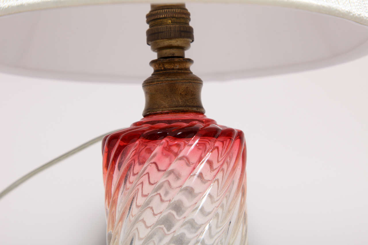 French Art Deco Small Cranberry Glass Table Lamp with Baccarat Crystal For Sale 1