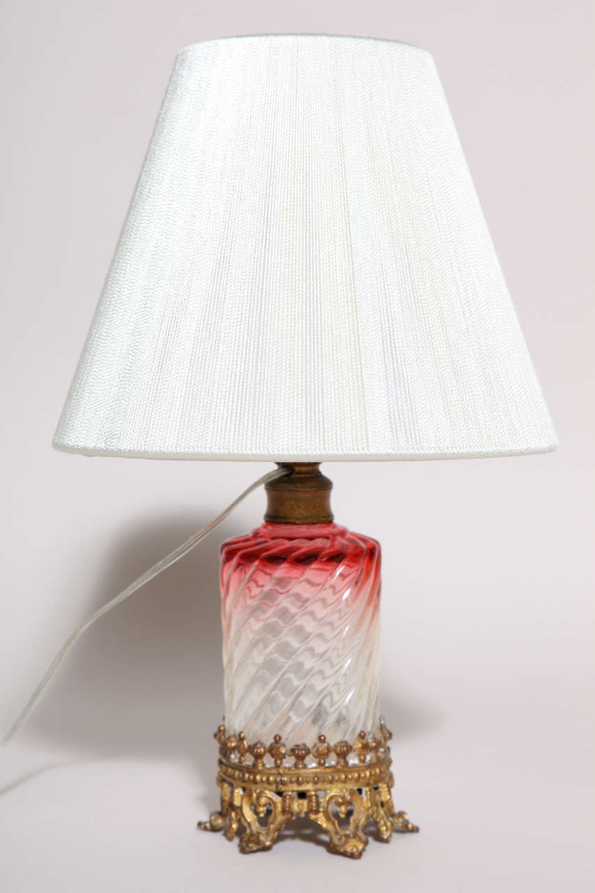 French Art Deco Small Cranberry Glass Table Lamp with Baccarat Crystal For Sale 2