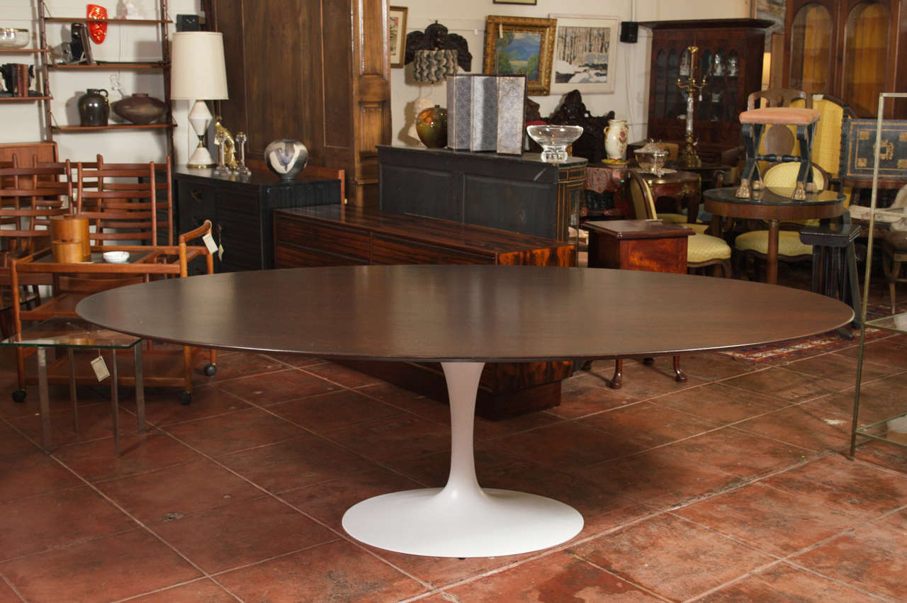 Mid-Century Modern Knoll Associates Eero Saarinen Walnut Oval Dining Table
