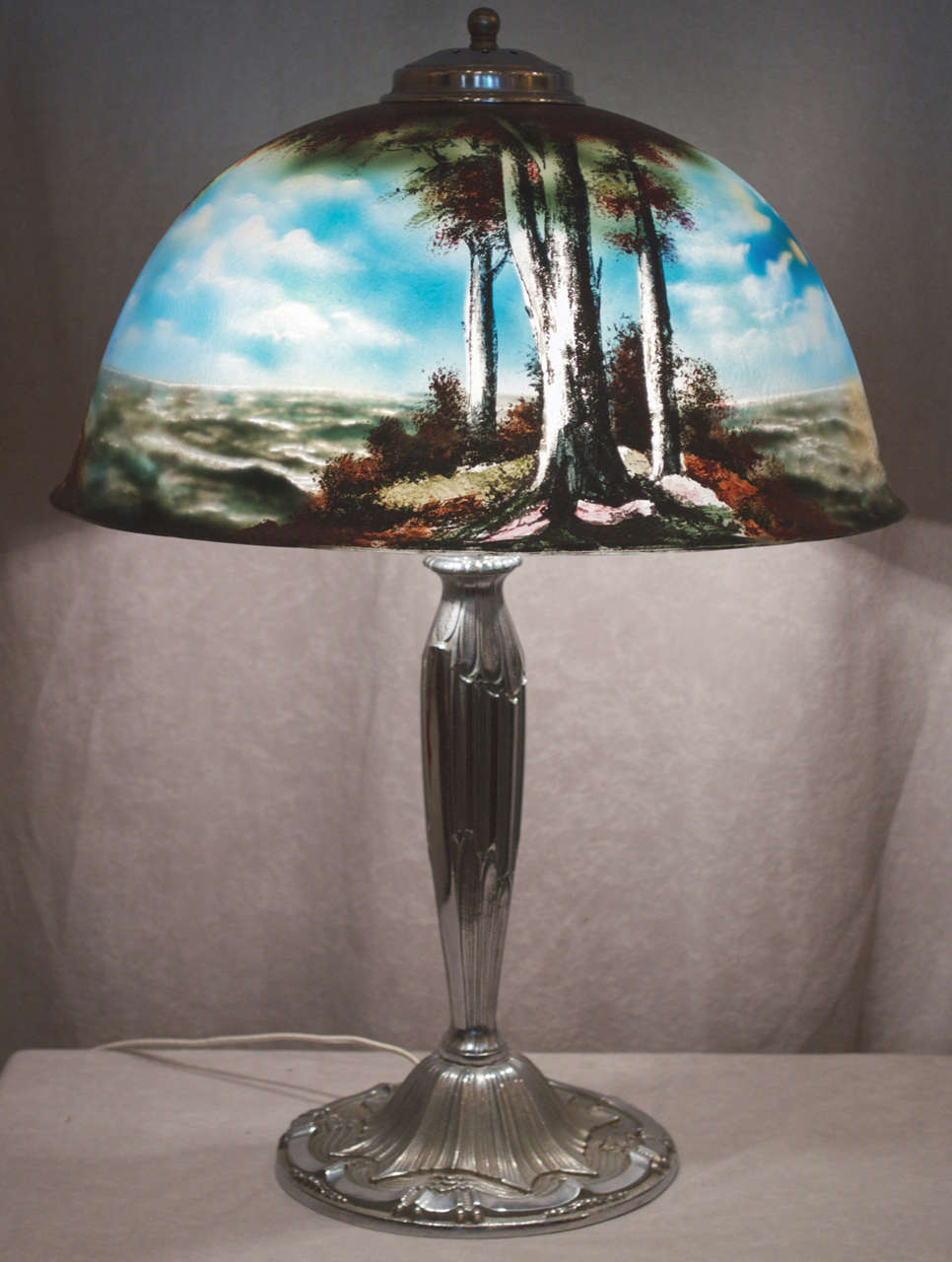 This crisp-scenic is done in the standard tradition of Pittsburg lamps.  They were known for painting their lamps on the outside as well as the inside.  This gives the lamp extra depth, color, and clarity.  A beautiful example of this American style