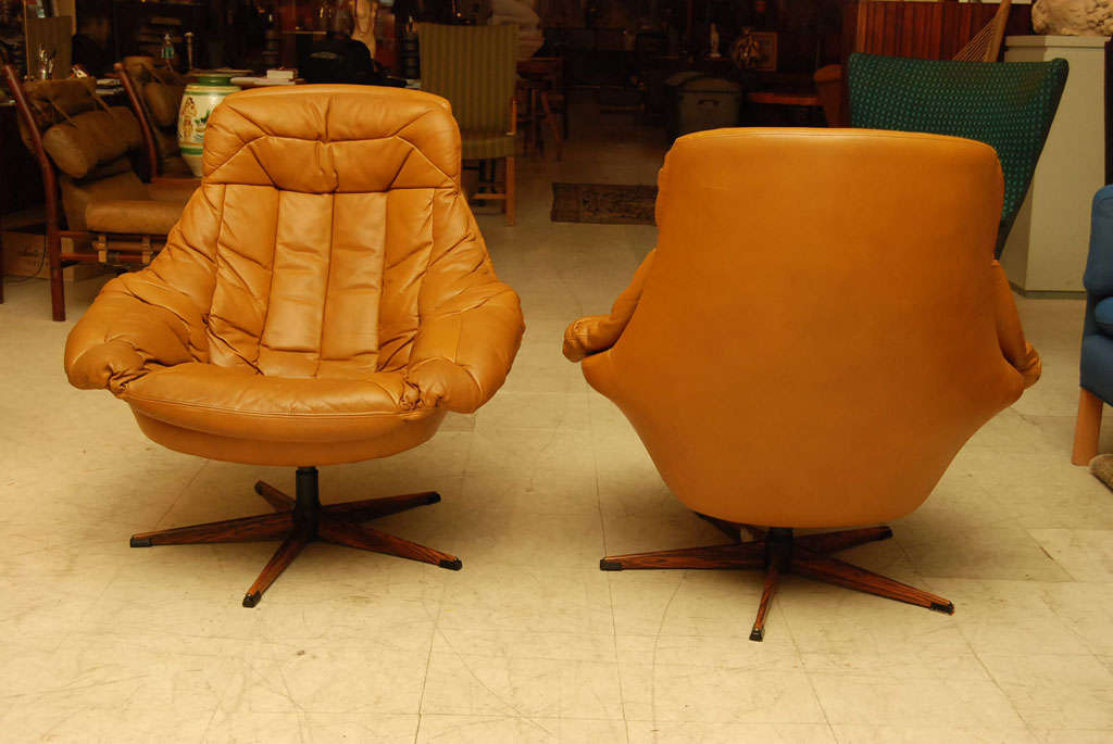Late 20th Century Pair of Leather Swivel Chairs by W Klein
