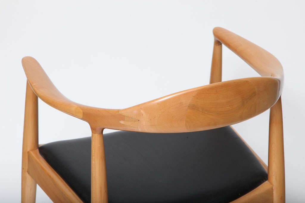 Hans J. Wegner : The Chair 1