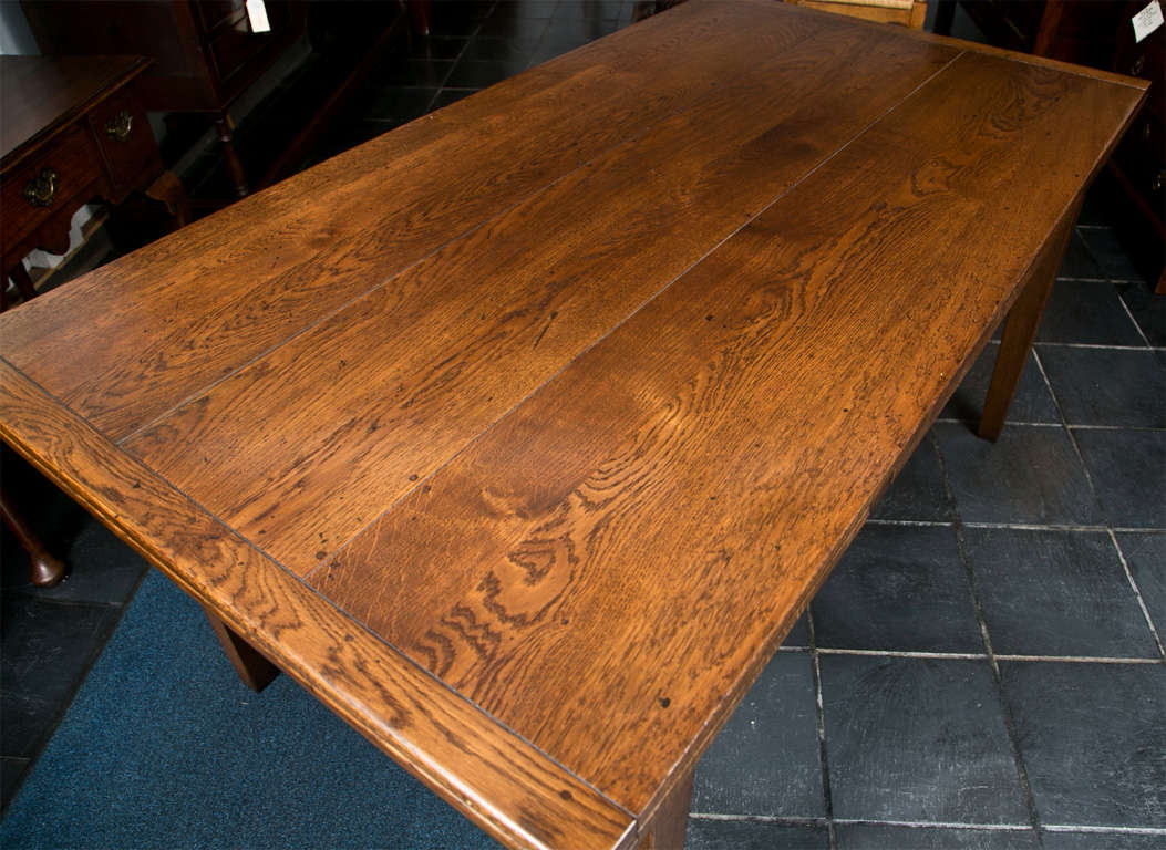 English Oak Extension / Drawleaf Table In New Condition For Sale In Woodbury, CT