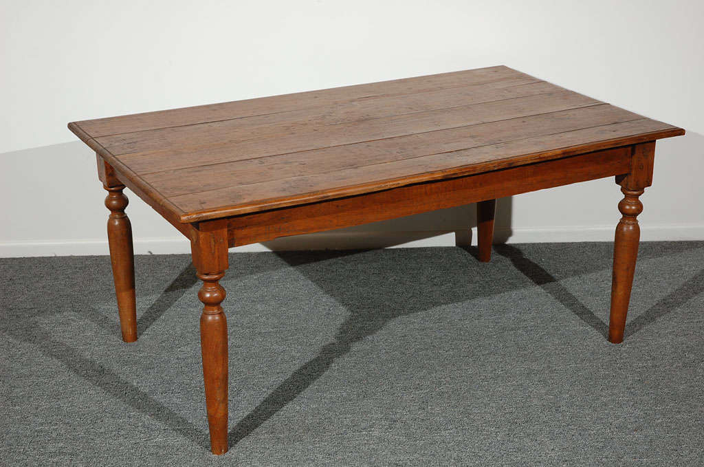 19THC EARLY FARM COFFEE TABLE IN WALNUT GREAT TURNED LEGS