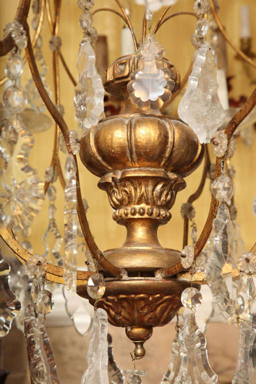 20ième siècle Très grand lustre italien à 16 branches en bois doré vénitien et cristal de roche en vente