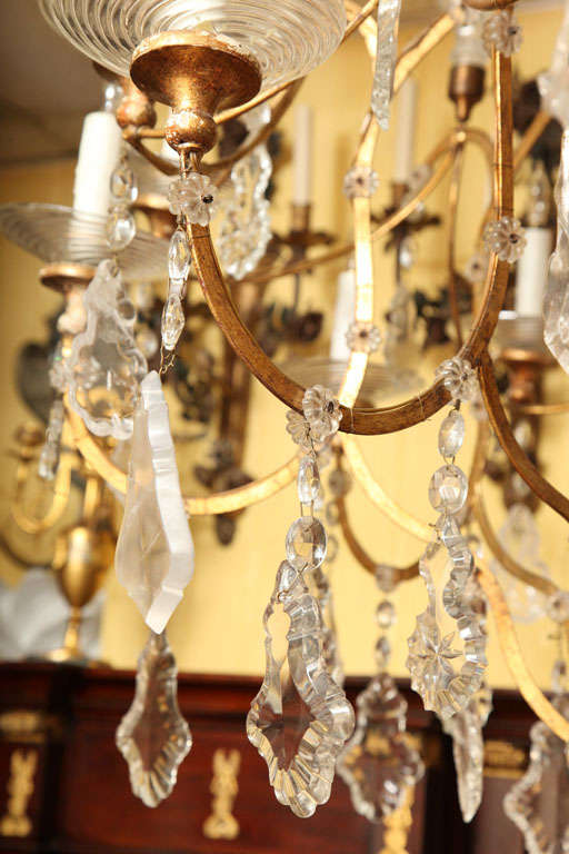 Très grand lustre italien à 16 branches en bois doré vénitien et cristal de roche en vente 3