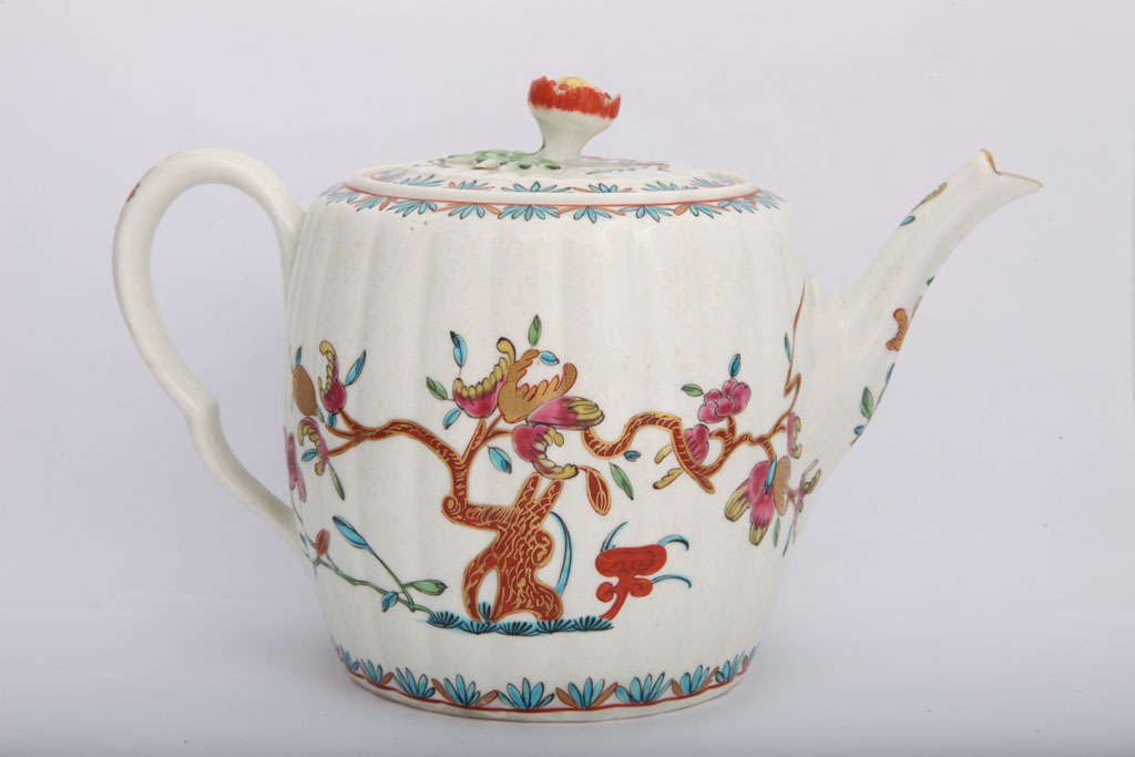 English Rare First Period Worcester Porcelain Barrel Shape teapot For Sale