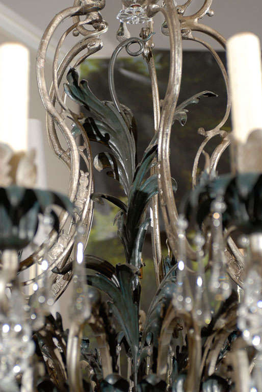 Lustre ancien. Lustre en fer et cristal peint en vente 1