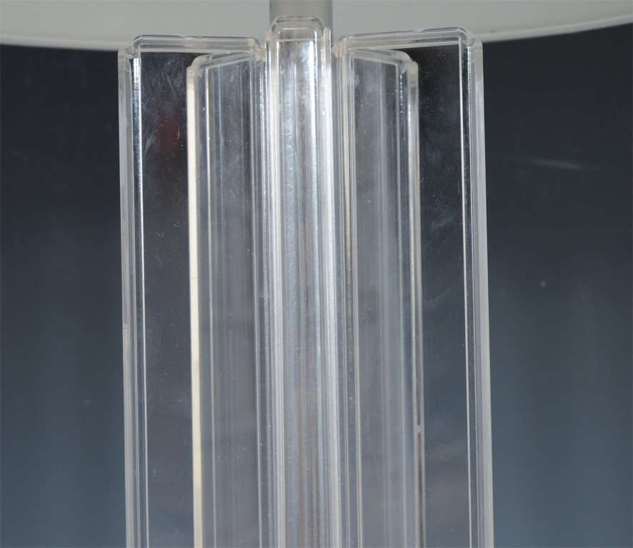 Midcentury Clear Lucite Table Lamp In Good Condition In New York, NY