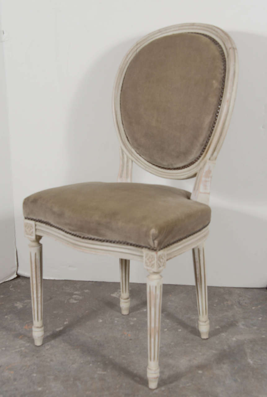 chaises à manger de style Louis XVI 1900 à médaillon