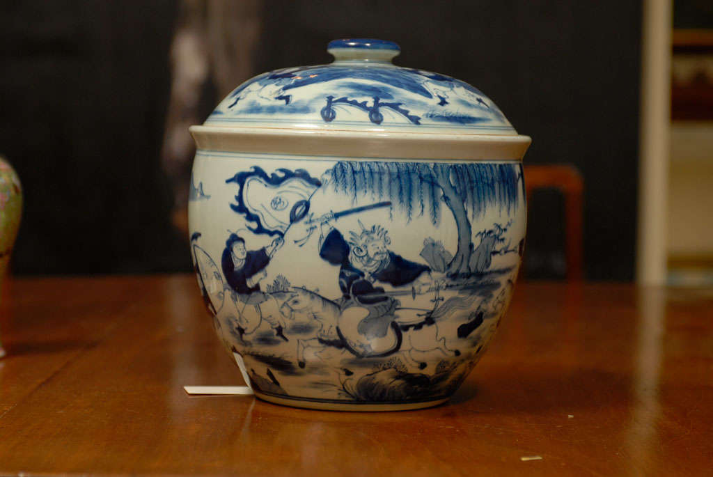 A Blue & White Chinese Export Covered  Jar 1