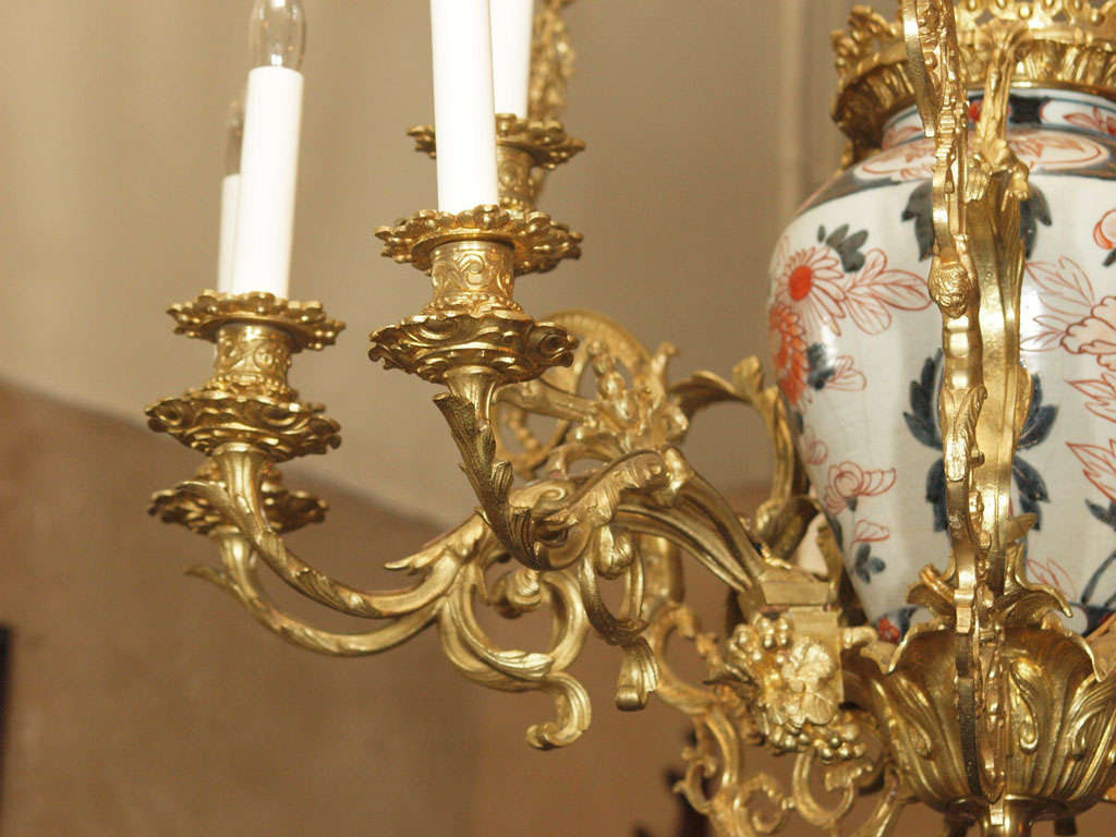 Antique French Bronze and Imari Porcelain Chandelier For Sale 4