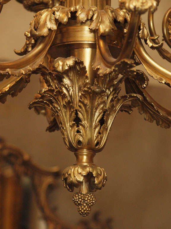 Magnifique lustre ancien en bronze doré « Marie-Antoinette » en vente 3