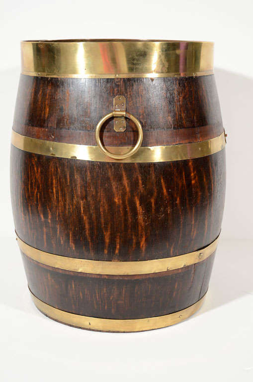 Oak Barrel with Brass Banding In Good Condition In New York, NY