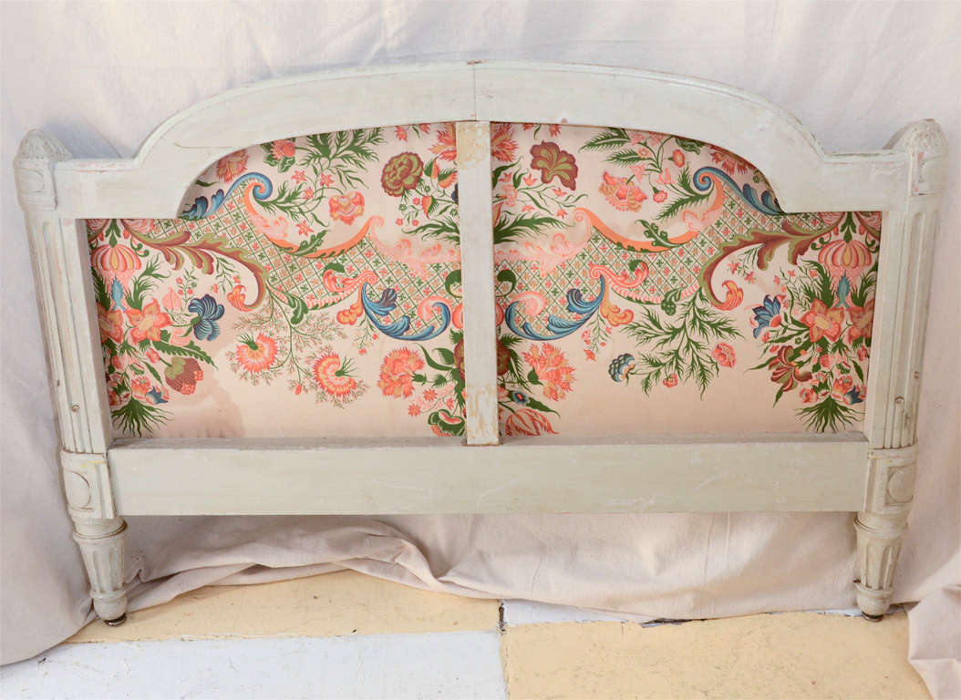 BEAUTIFULLY CARVED NEO CLASSICAL FRENCH DESIGN FREE STANDING DAY BED--