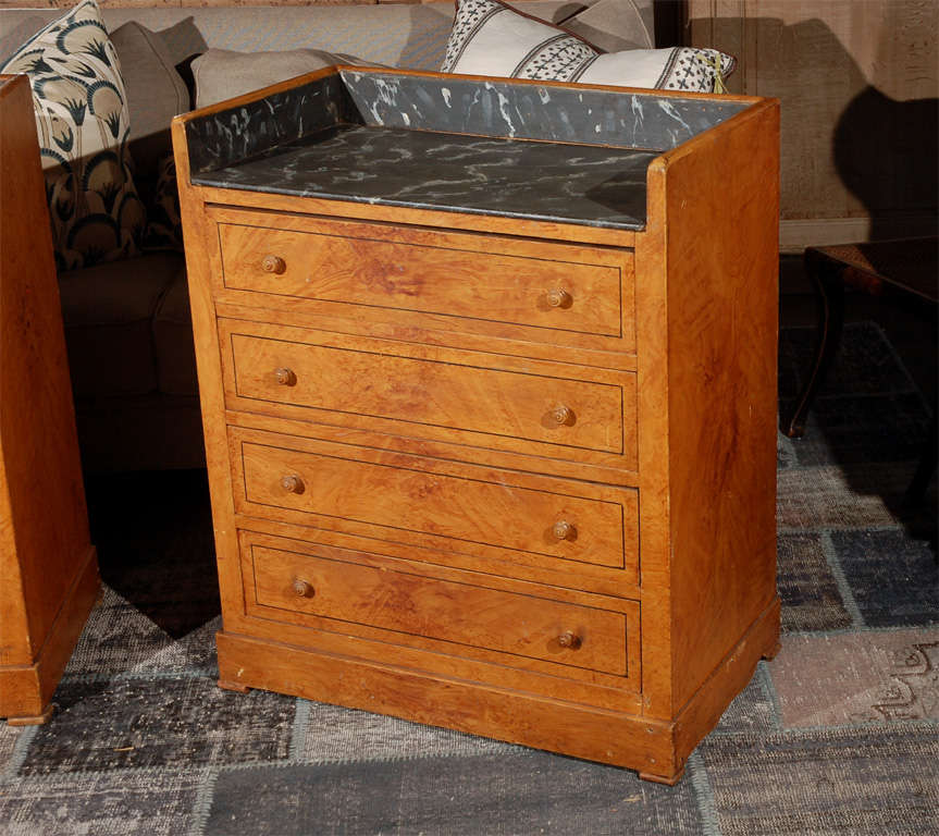 Late 19th Century Pair of Swedish Faux Marble-Top Chests of Drawers In Good Condition In Los Angeles, CA
