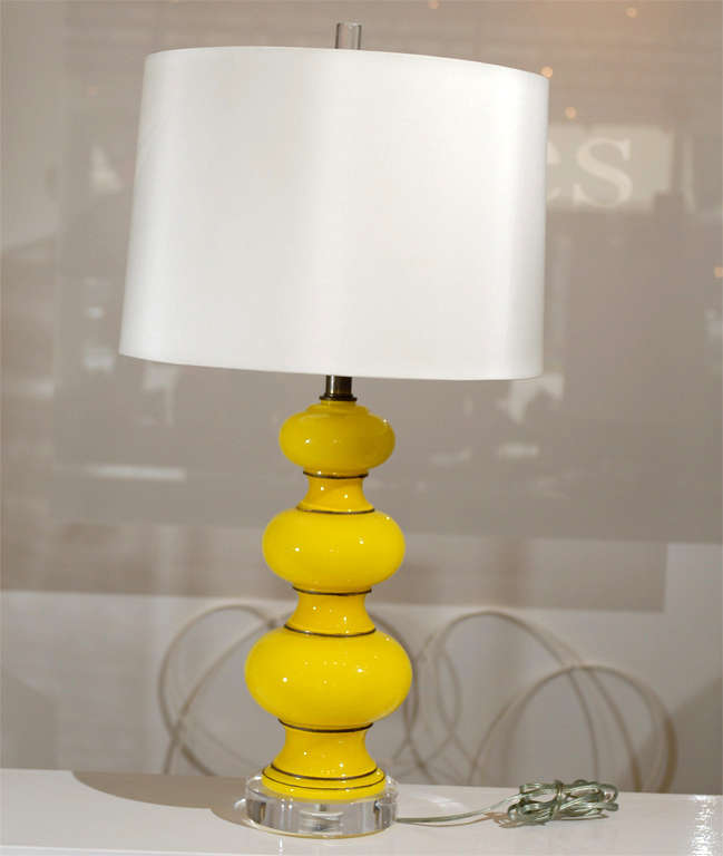 Pair of Vintage Yellow Glass Lamps 5