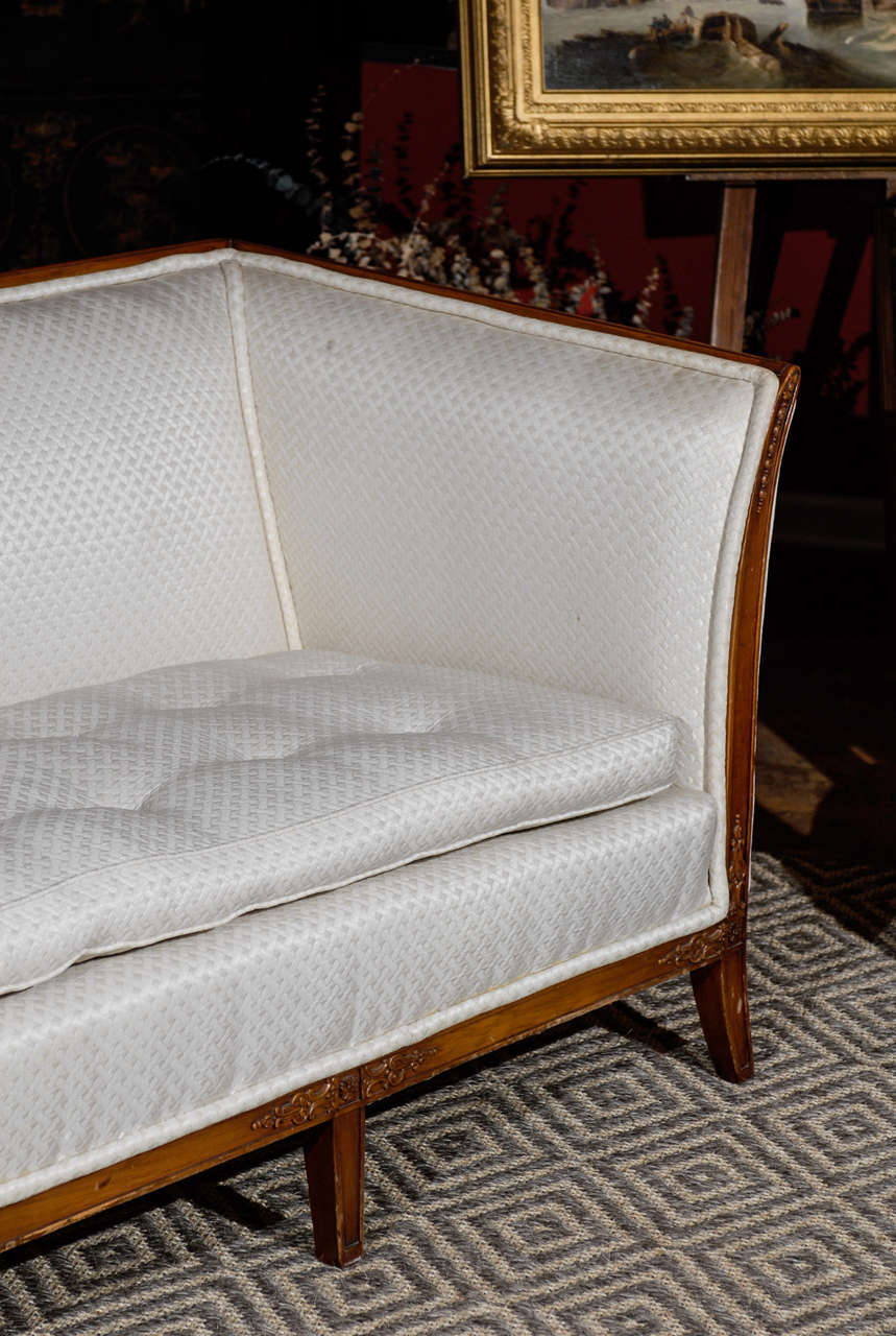 20th Century Italian Style Vintage Sofa In Walnut