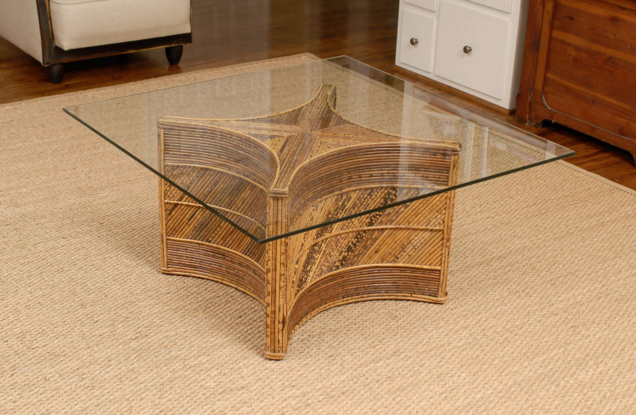 Mid-Century Modern Table basse élégante et vintage en bambou en vente