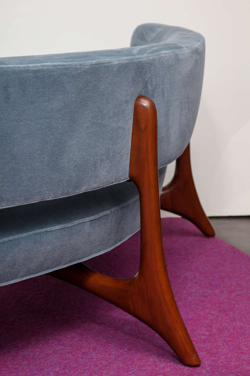 Rare Curved Sofa by Vladimir Kagan In Excellent Condition In New York, NY