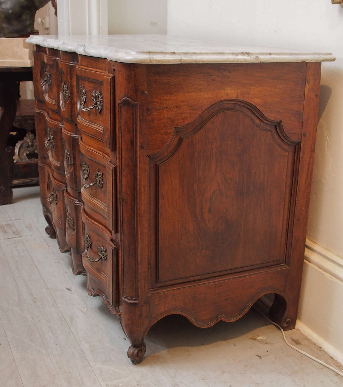 18th Century Louis XV Walnut Commode For Sale 4
