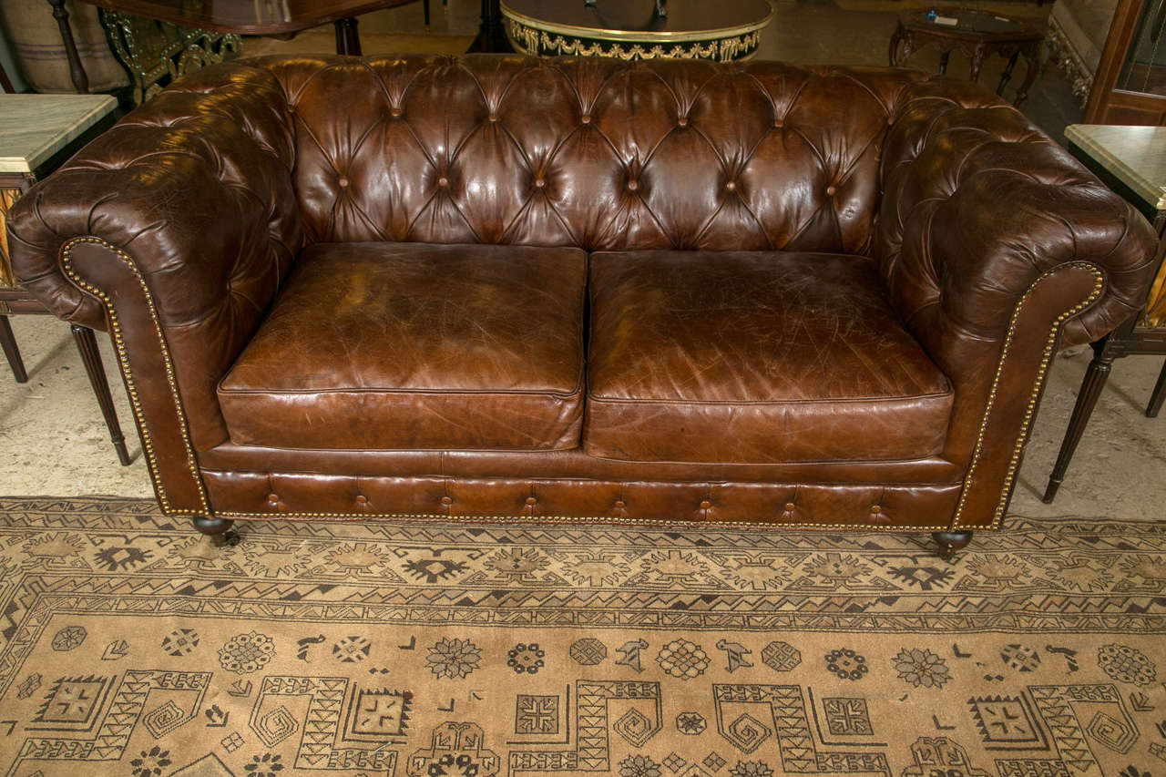 Pair of English Georgian Style Chesterfield Sofa Settees In Good Condition In Stamford, CT