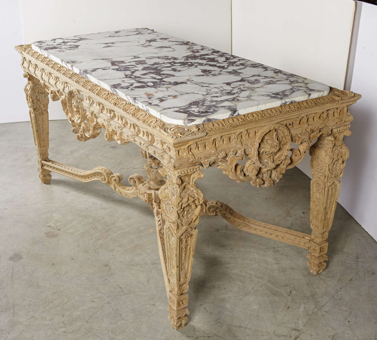 Table centrale Gibier de style Louis XIV:: décapée:: circa 1840