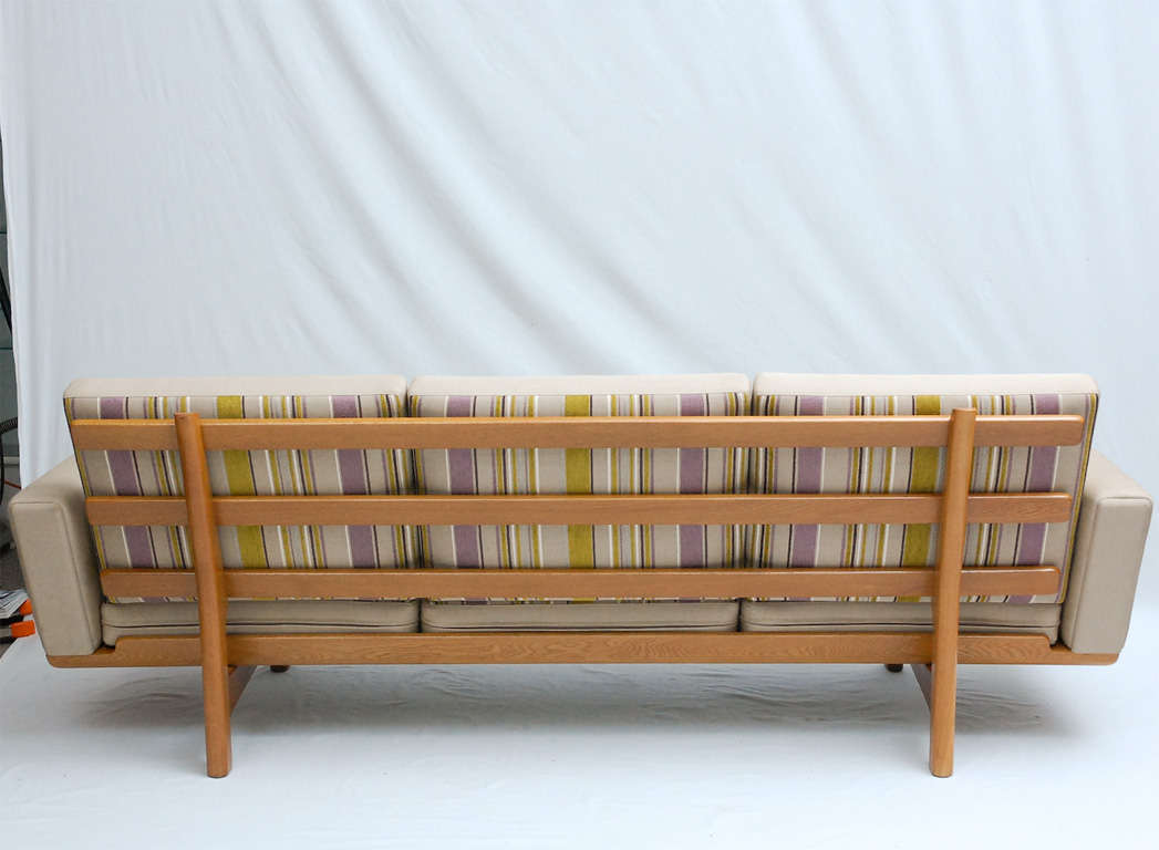 Fabric Hans Wegner GE 236 Sofa