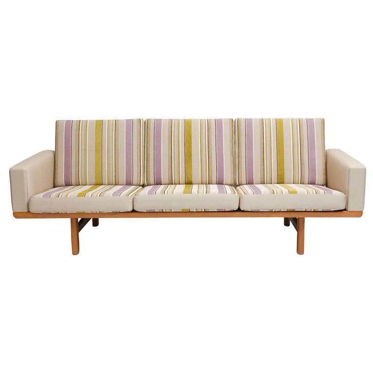 Hans Wegner GE 236 Sofa