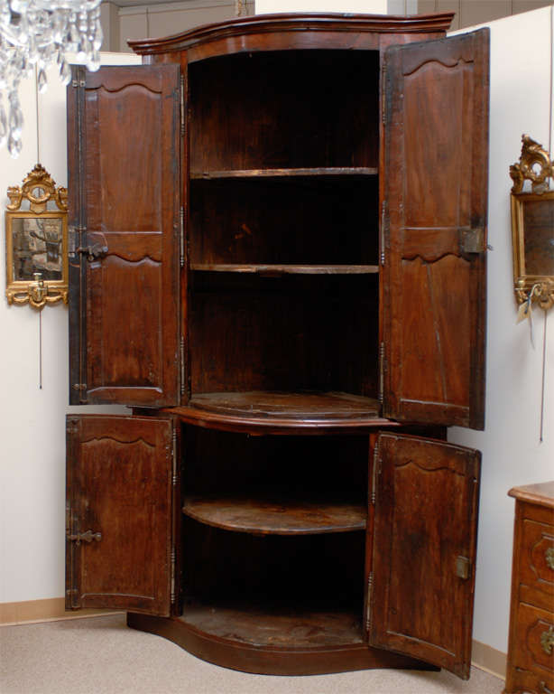 Large Fine 18th Century Louis XV Serpentine Corner Cabinet In Good Condition For Sale In Atlanta, GA