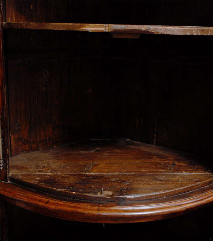 Grand meuble d'angle en serpentinite Louis XV du 18ème siècle en vente 4