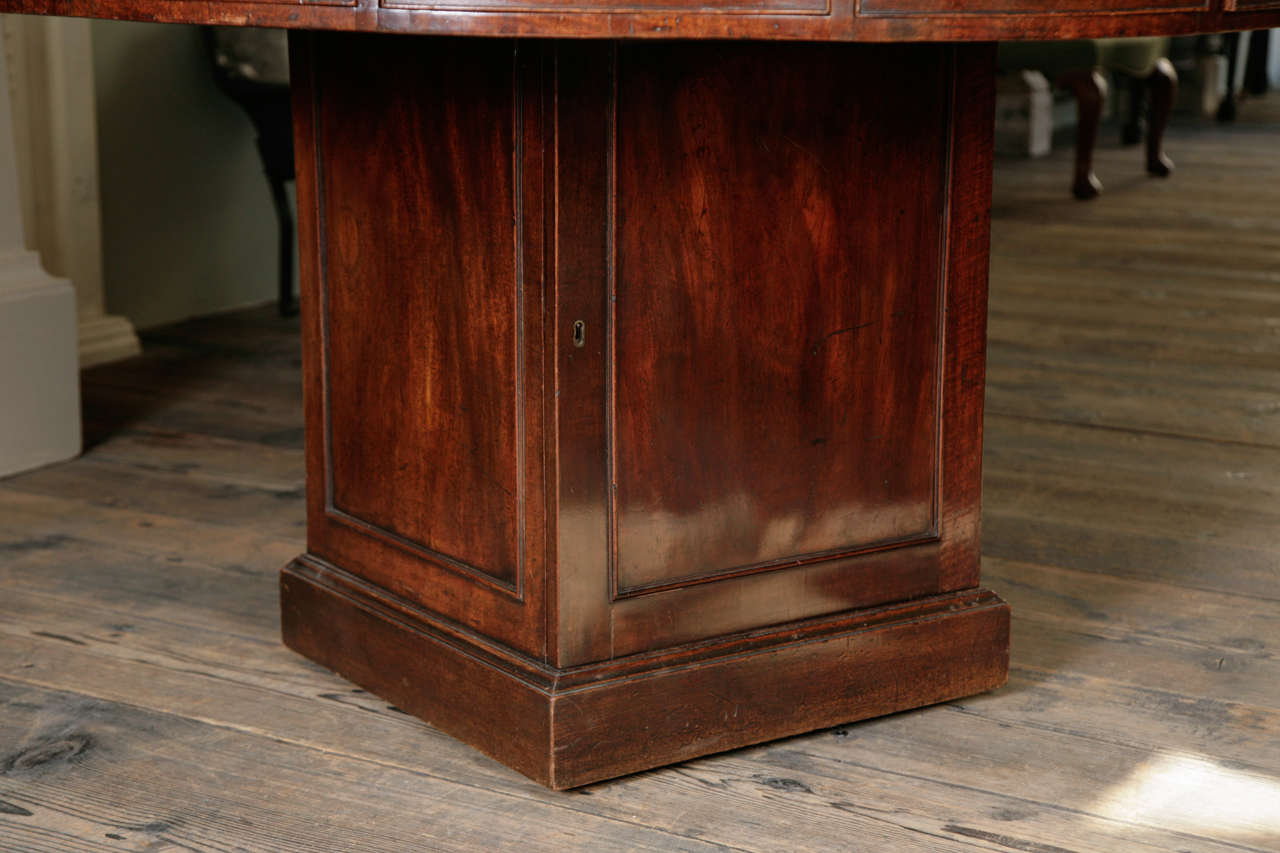 A George III Mahogany Rent Table In Good Condition In London, GB