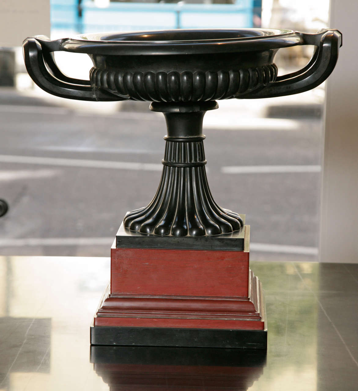 Early 19th Century Belgium Black and Rosso Antico Marble Tazza For Sale 1