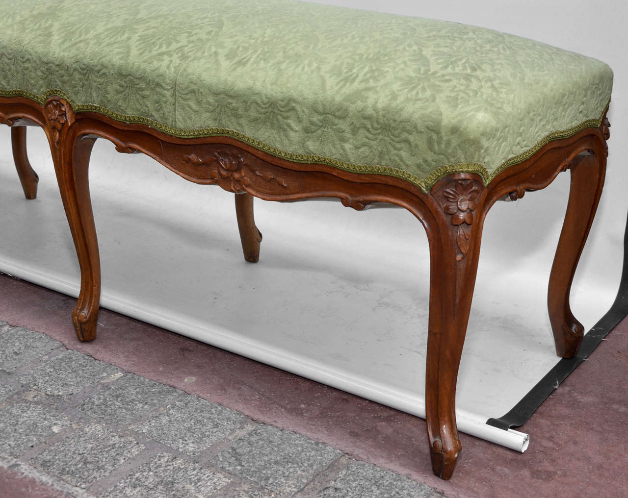 Long bench Louis XV style In Good Condition In Paris, FR