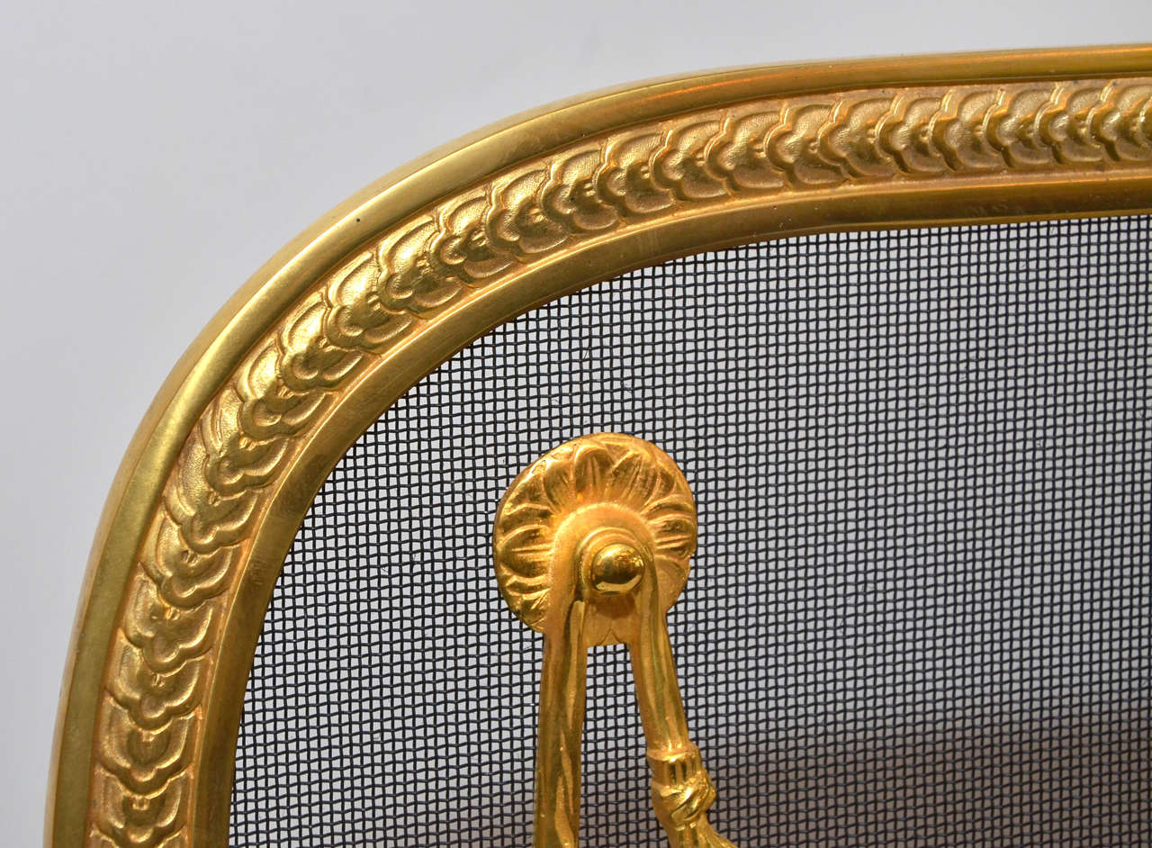 Exceptional Louis XVI Style Gilded Bronze Screen Fire In Excellent Condition For Sale In Paris, FR