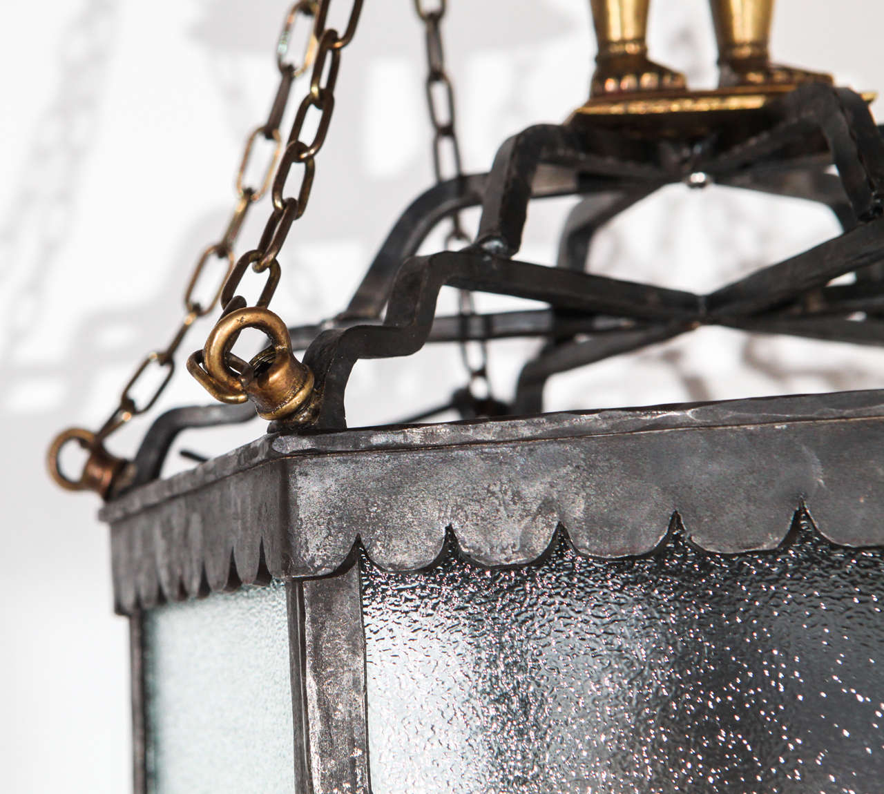 Milieu du XXe siècle Paire de fantastiques lanternes à chariot figuratif en vente