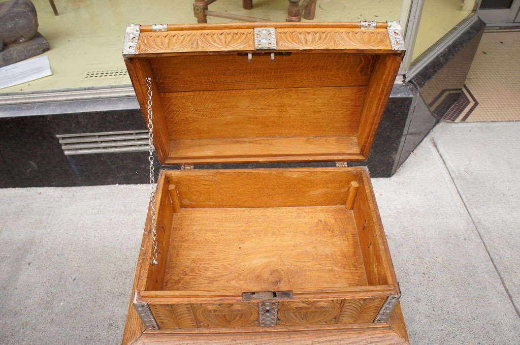 Small Chest on Stand 1