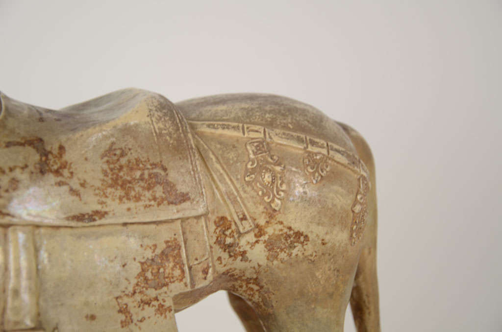 A Chinese Glazed Potery Model Of A Static Horse In Good Condition For Sale In Isle sur la Sorgue, Provence