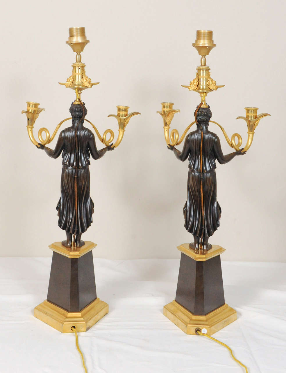A large pair of ormolu and bronze Nikè Empire candelabra. For Sale 3