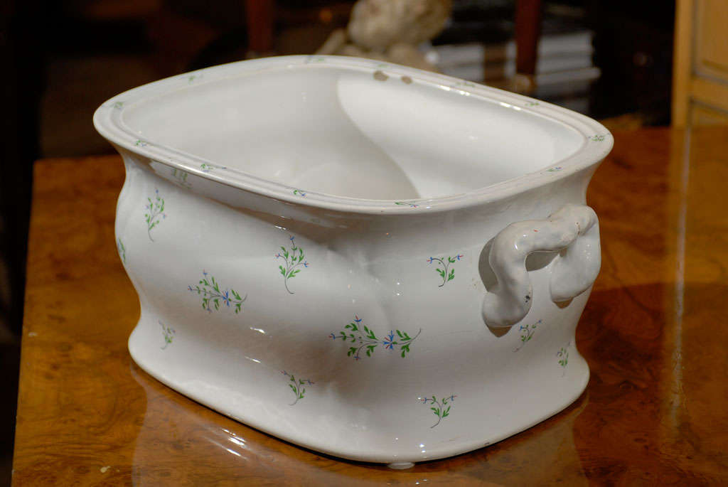 19th Century English Sprigware Porcelain Foot Bath, Unmarked For Sale 1