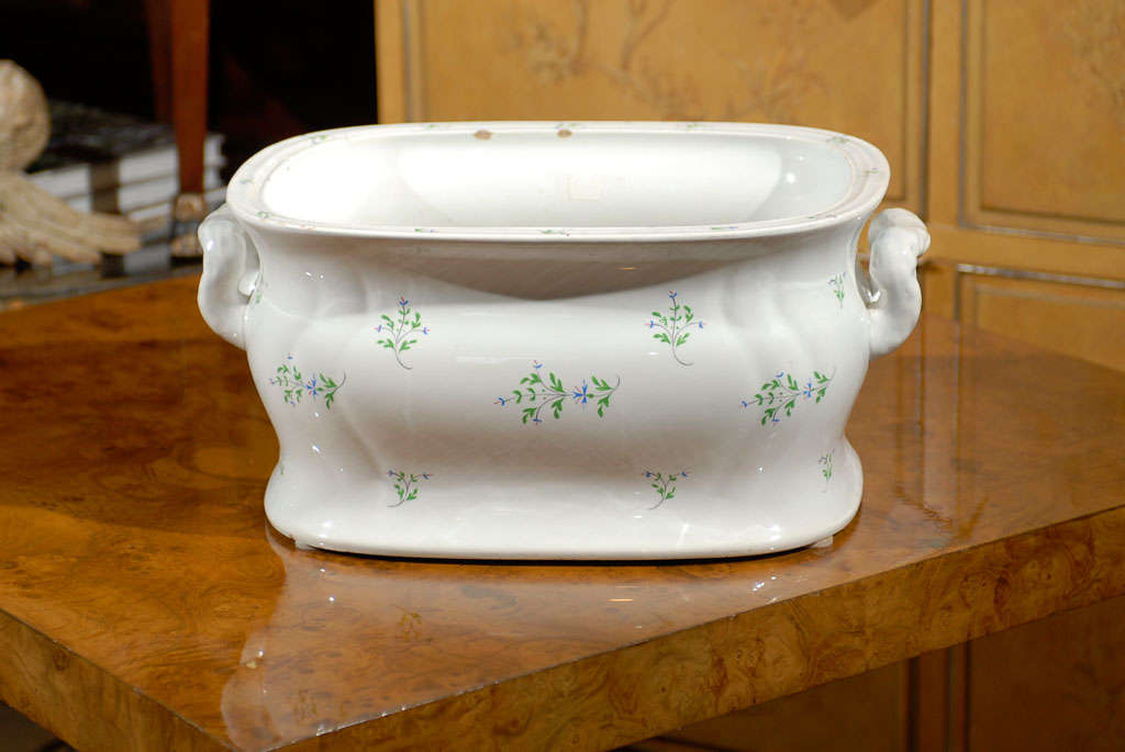19th Century English Sprigware Porcelain Foot Bath, Unmarked For Sale 5