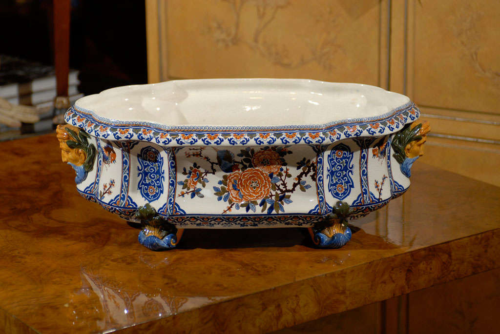 19th Century Italian Majolica Porcelain Centerpiece In Excellent Condition For Sale In Atlanta, GA