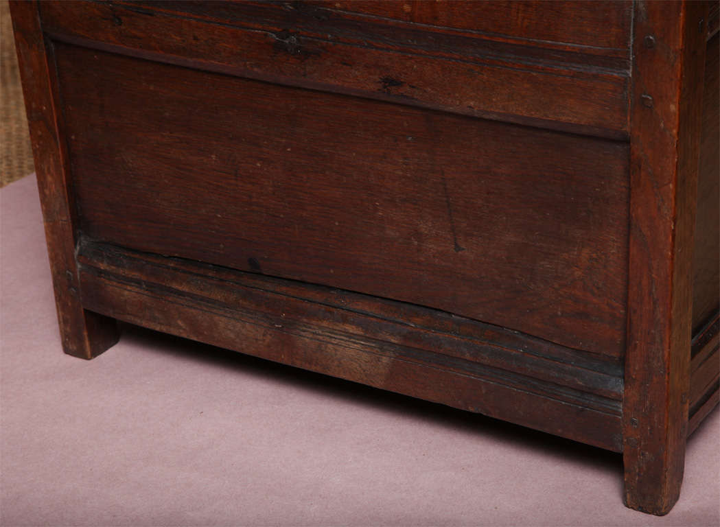Late 17th Century English Oak Wainscot Chair With Box Seat In Good Condition In Greenwich, CT