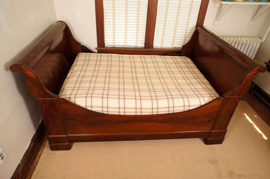 19th Century Sleigh Bed In Excellent Condition In Hudson, NY