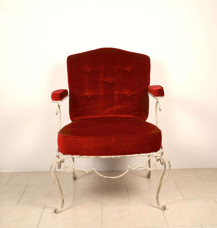 Pair of wrought iron chairs relaqué white by Rene Prou - Towards 1930/40
red velvet cushions